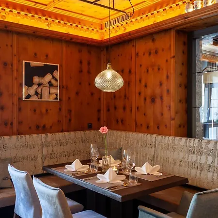 فندق بلاتسير سوبيريور جيرلوس